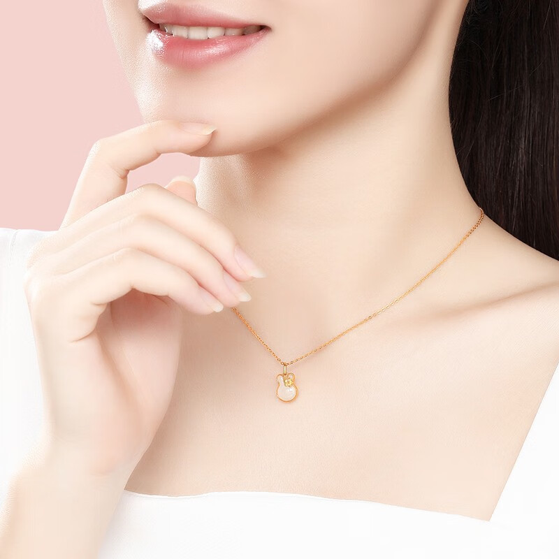 潮宏基 趣玩-美好兔 黄金吊坠不含项链足金和田玉小花兔子挂坠生肖兔本命年礼物女 U预售 单吊坠