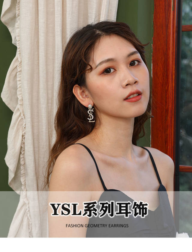 s925银针高级感小香风耳环2021新款潮圆脸显瘦长款复古港风耳饰女925