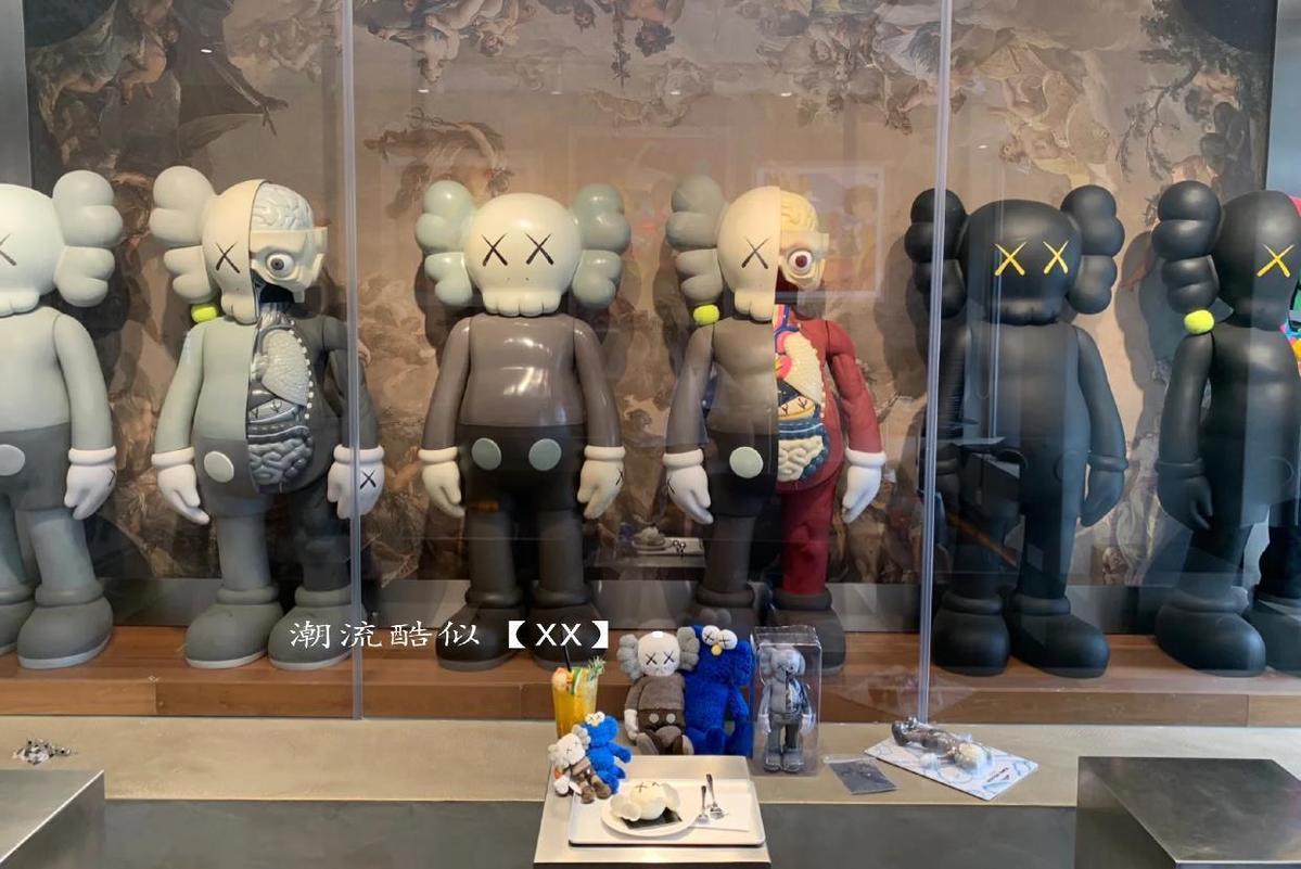 现货kaws公仔 潮牌模型手办玩偶摆件kaws campanion原