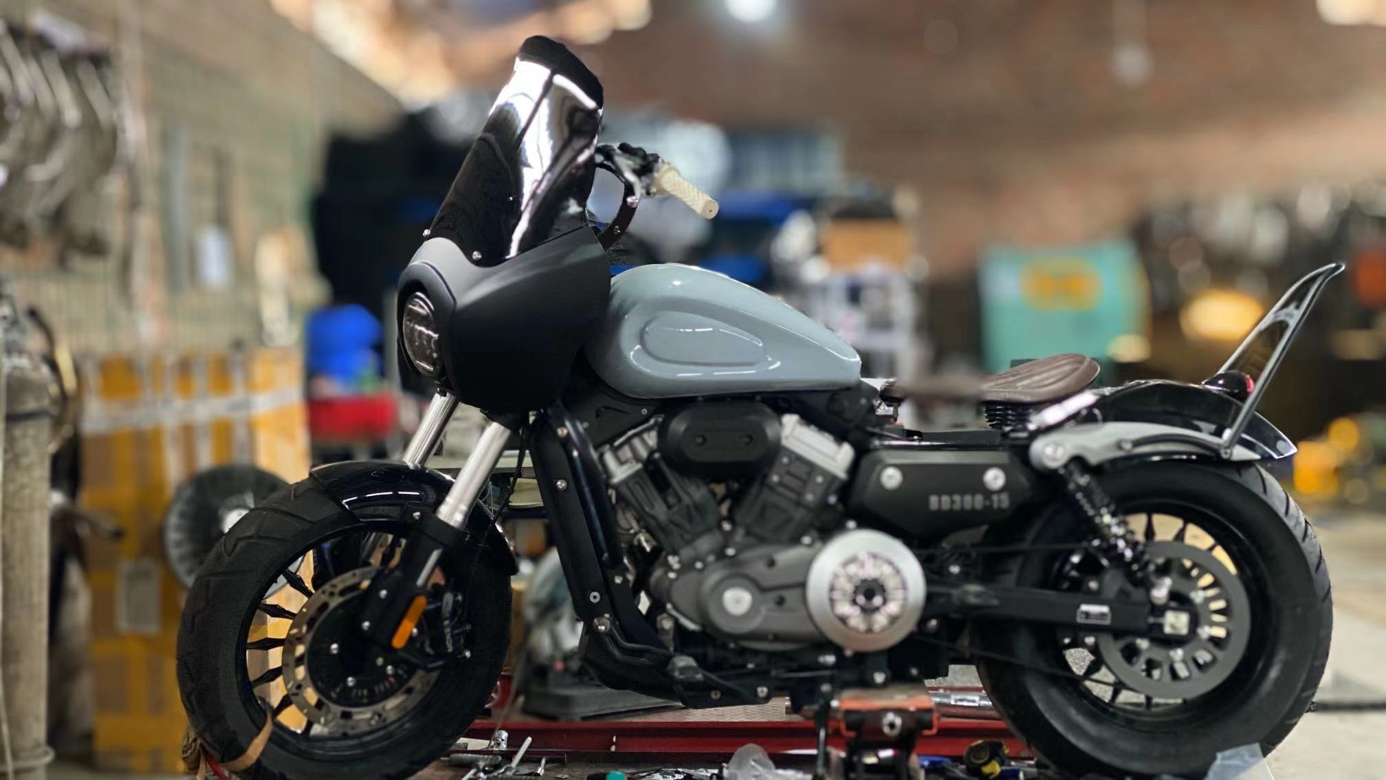 金吉拉300 ds头罩前挡风奔达bd300改泰坦大灯罩加大风挡无损直装 亮黑