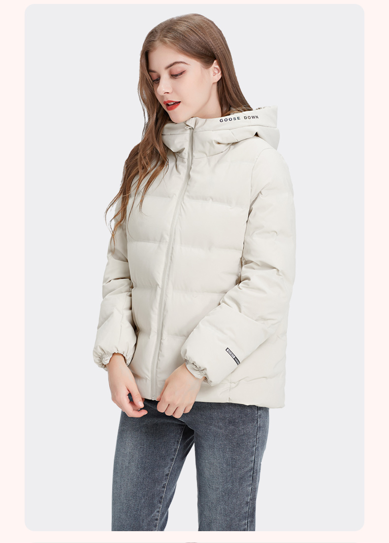 雪中飞羽绒服女白鹅绒短款女2021冬季厚款保暖防寒连帽羽绒时尚潮流