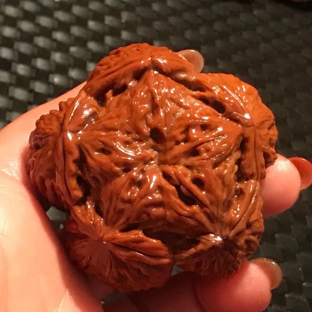 品牌: 蝶灿 商品名称:【京选臻品】文玩核桃把玩麻核桃拼接莲花福袋