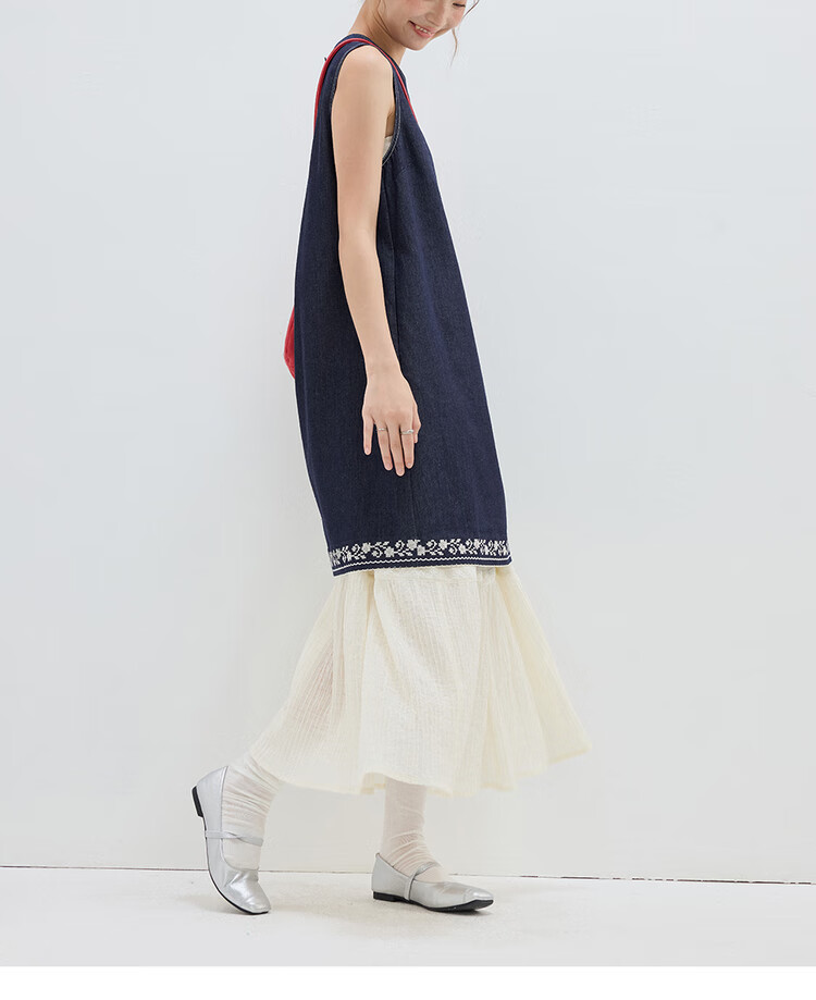 Джинсовое платье Giordano, женское, летнее, с вышивкой, круглым вырезом, без рукавов, модель 18465809