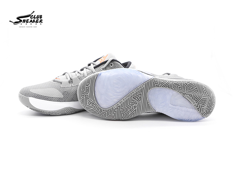 耐克(nike)zoom freak 1 字母哥1代 首发配色 黑白倒钩男子篮球鞋 bq