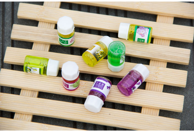 
                                        水溶香薰精油3ml 香薰机加湿器香薰灯专用12种香型 1盒12支                