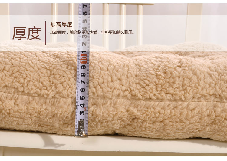 
                                        豪悦家纺 羊羔绒保暖九针办公坐垫 椅垫 米白色 40*40cm                