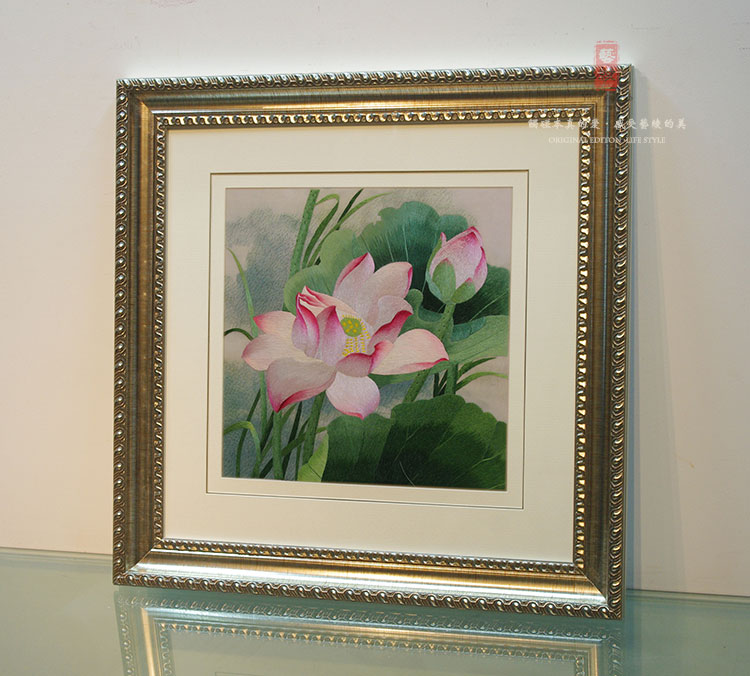 
                                        艺绫手工刺绣 一抹夏荷 现代荷花苏绣画 餐厅装饰画 过道挂画 进门玄关壁画 现代欧式工艺画                