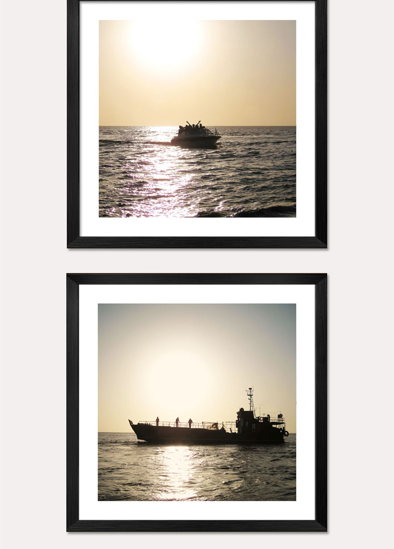 
                                        众画 晨曦图 客厅沙发背景墙上装饰画海边风景挂画三联画简框画卧室走廊玄关有框画墙画 黑色框三联价格 60*60                