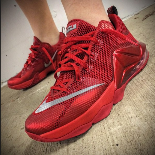 现在耐克实体店还有卖詹姆斯15吗