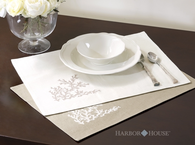 
                                        Harbor House 亚麻绣花餐垫 美式家居 桌面摆饰 105267 105268 浅褐色-105267                