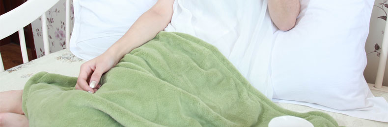 
                                                                                合雨 午睡毯法兰绒小毛毯被子女夏季空调毯加厚办公室毯子午休盖腿毯单人纯色珊瑚绒毯航空毯旅行毯 金驼色 70cm*100cm                
