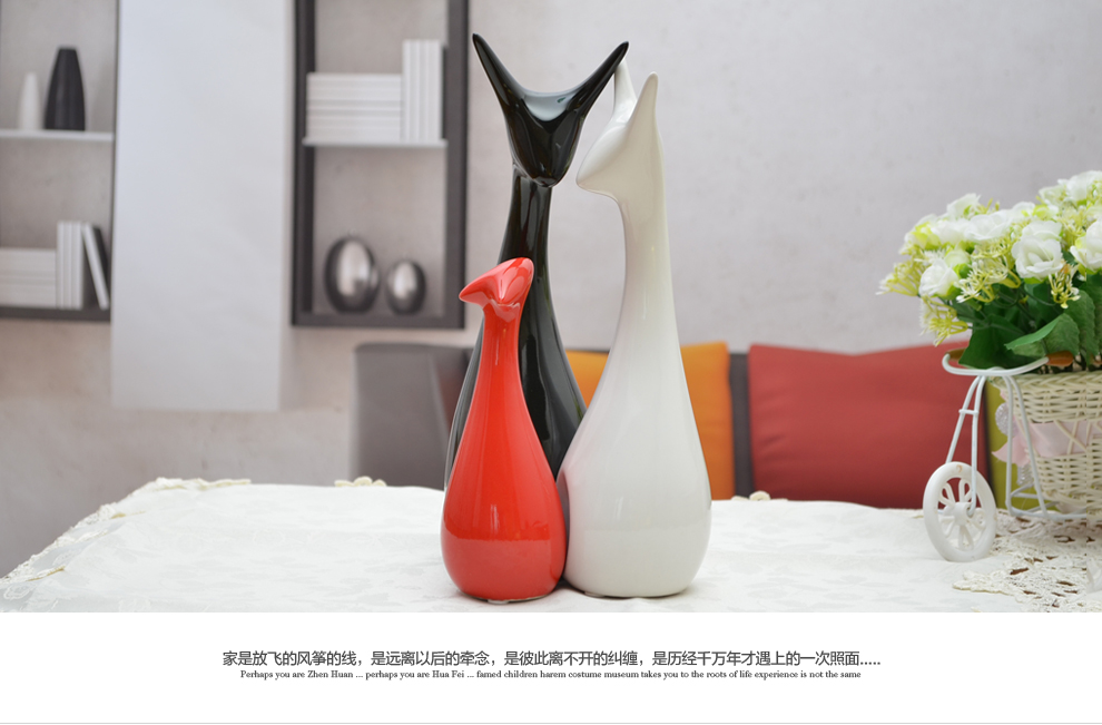 
                                        景德镇陶瓷器时尚简约家居工艺品客厅摆件家居酒柜装饰品摆设 三口之家B001                