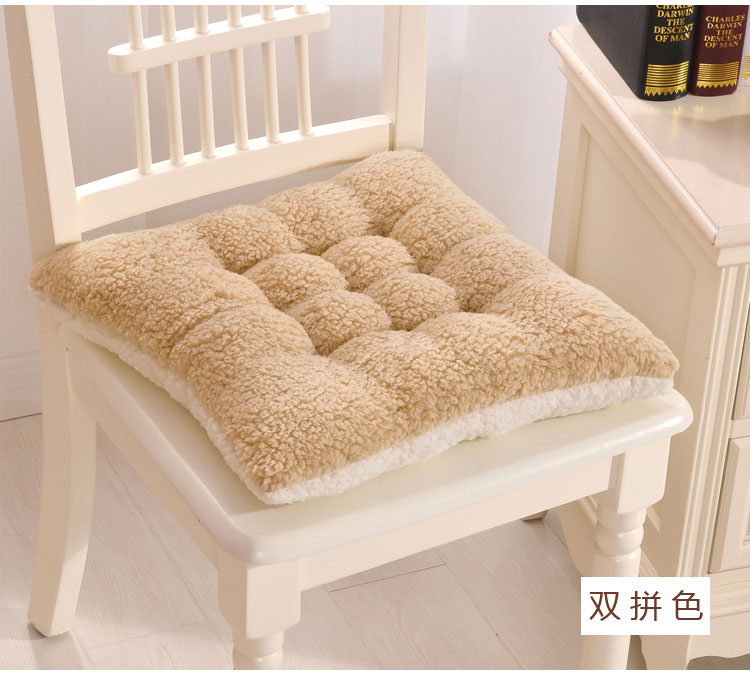 
                                        豪悦家纺 羊羔绒保暖九针办公坐垫 椅垫 米白色 40*40cm                
