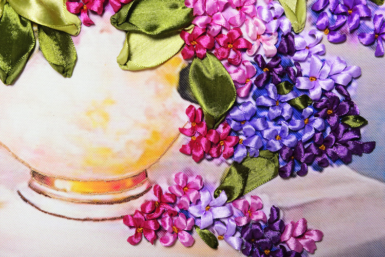 
                                        悠趣 手工绣丝带绣套件 书房客厅装饰挂画 花瓶 60x45CM 蓝语芳香 A-308                