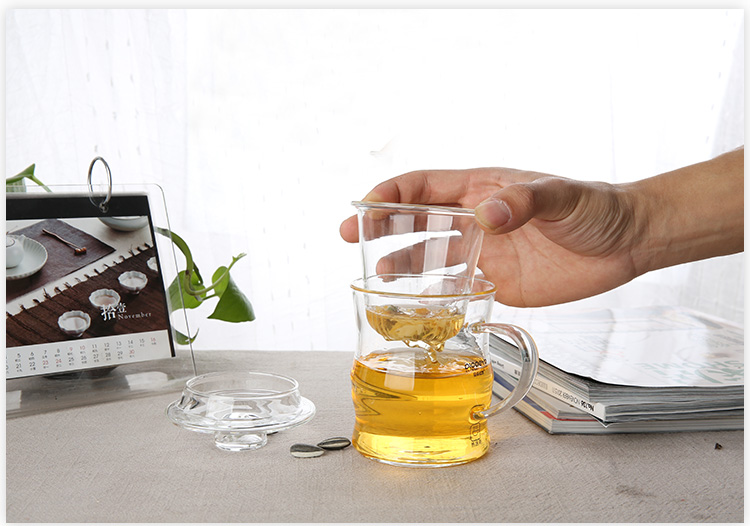 
                                        
                                                            【京东超市】品茶忆友 玻璃茶具 茶杯耐热玻璃杯水杯茶漏茶滤三件杯 jp-09竹节杯                