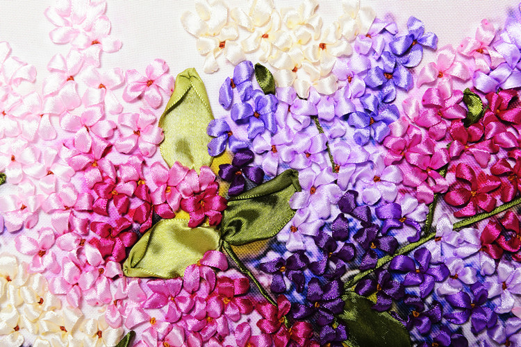 
                                        悠趣 手工绣丝带绣套件 书房客厅装饰挂画 花瓶 60x45CM 蓝语芳香 A-308                
