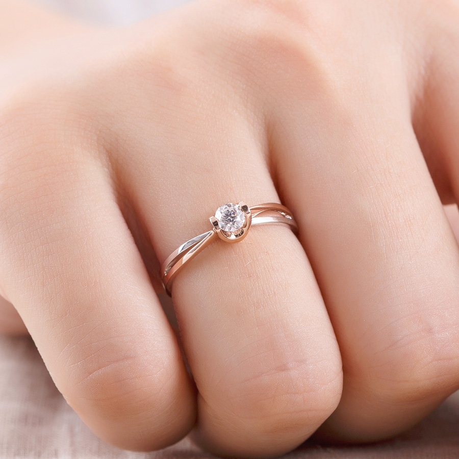 瑞恩家买的钻戒,要把戒托改小,截掉的金还给我