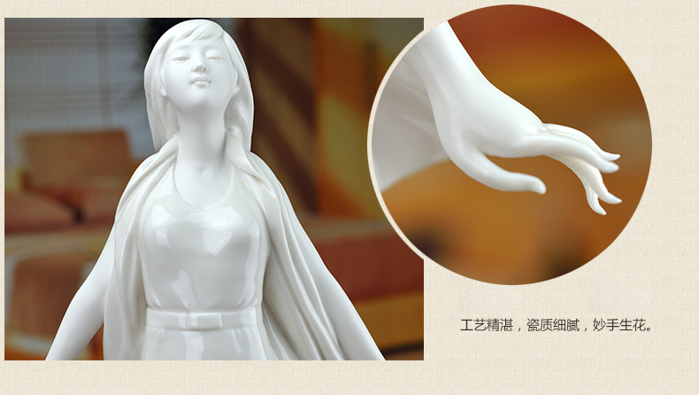 
                                        东方泥土 德化白瓷雕塑工艺品 家居客厅创意摆件/我心飞翔 D44-28                