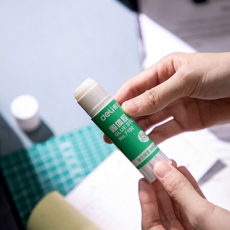 Effective deli21g high viscosity PVA solid glue / glue stick 12/7102 Box Office Supplies Effective deli21g high viscosity PVA solid glue / glue stick 12/7102 Box Office Supplies
