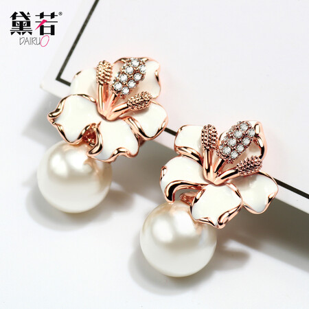 Dai Ruo no pierced ear clip spiral clip earrings women's fashion temperament show face thin earrings high sense niche flower imitation pearl earrings for girlfriends and girlfriends couple gifts Dai Ruo no pierced ear clip spiral clip earrings women's fashion temperament show face thin earrings high sense niche flower imitation pearl earrings for girlfriends and girlfriends couple gifts