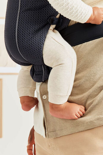 BabyBjörn 婴儿背带式抱婴器 前抱 黑灰色 BabyBjörn 婴儿背带式抱婴器 前抱 黑灰色