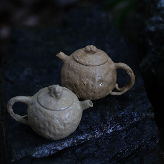 A water ore Church Hill section of this handmade teapot Ganoderma mud pots for spring toad fighting over a small pot of tea for the spring Ganoderma 100cc A water ore Church Hill section of this handmade teapot Ganoderma mud pots for spring toad fighting over a small pot of tea for the spring Ganoderma 100cc