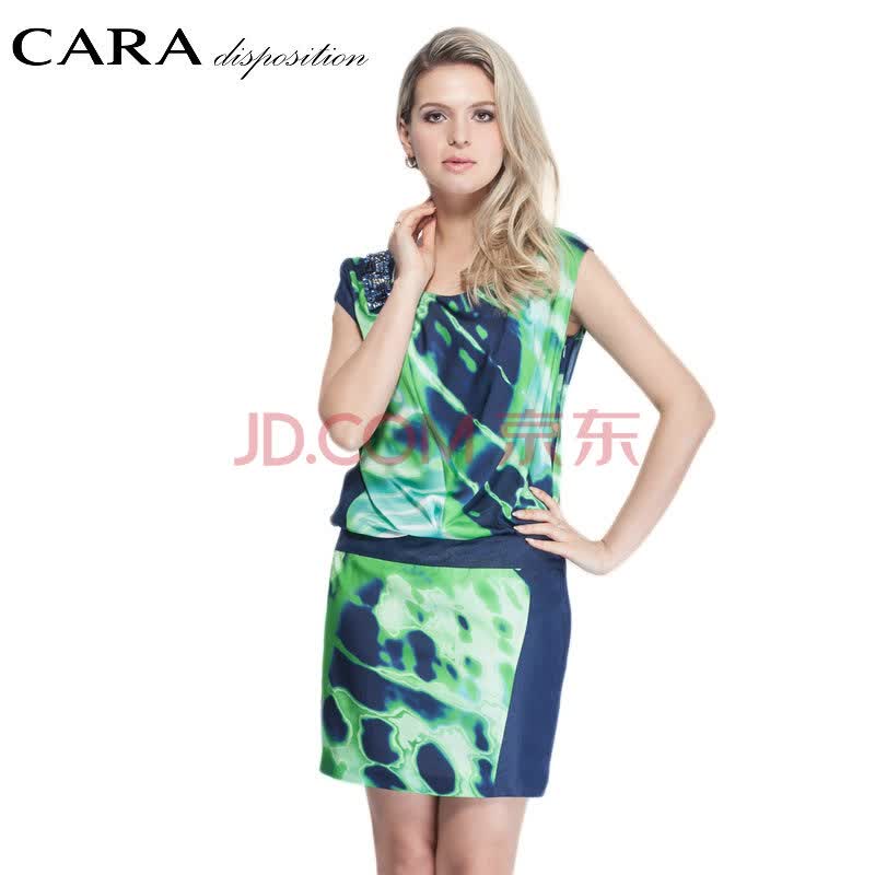 <em>CARA</em>喀拉<em>女装</em> 绿橘两色抽象印花右肩钉珠背