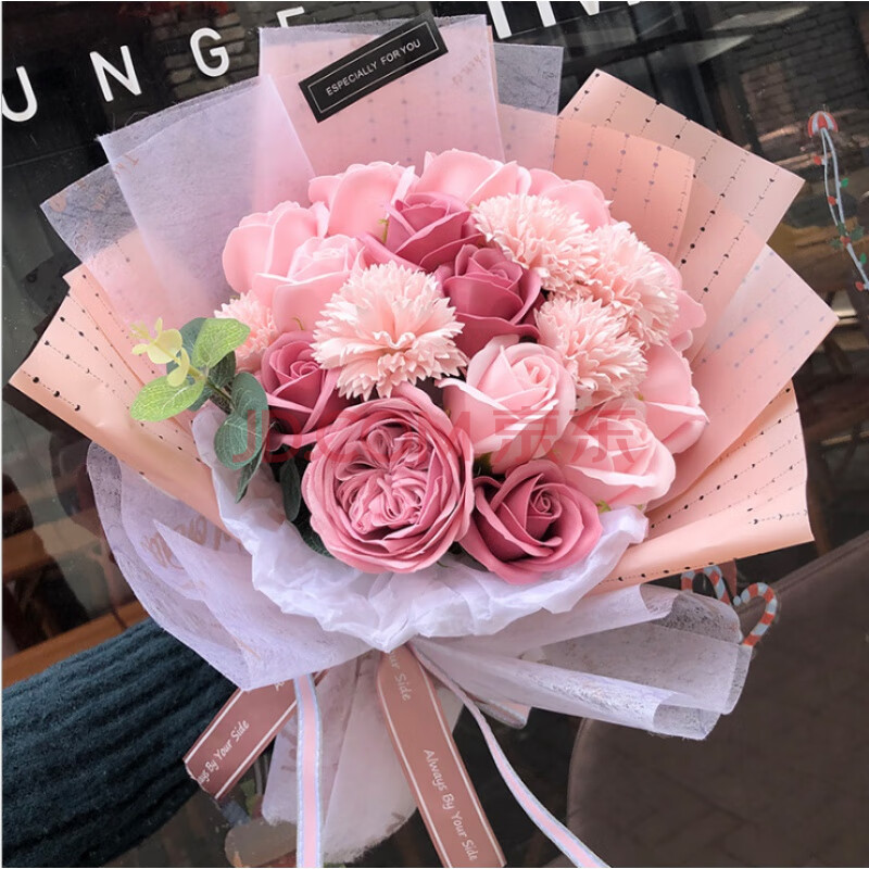 粉色玫瑰康乃馨花束