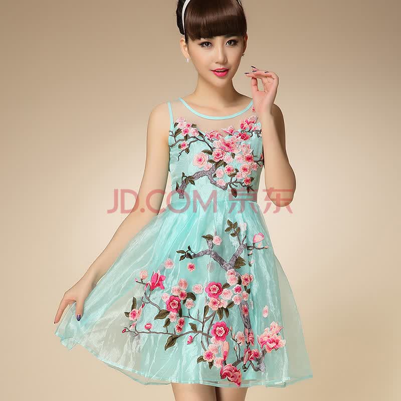 <em>品牌女装</em>夏装新款裙子大码<em>连衣裙</em>高腰花朵刺绣