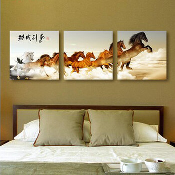 
                                        优柯 三联八骏图客厅装饰画现代卧室床头挂画书房会议室壁画 马到成功三幅 9mm60*60cm(1套)                
