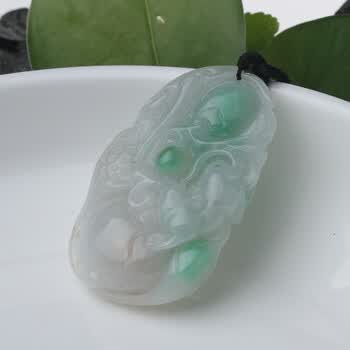 伟德国际翡翠戒指购买指南：精准匹配令选购效率提升80%快准稳