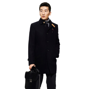 黑色毛呢大衣+米色羊绒<em>高领毛衣</em>+灰色法兰绒