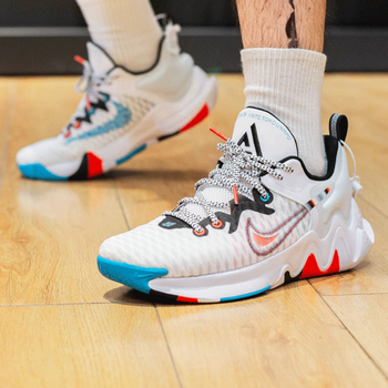 潮耐克男鞋nikezoomfreak2字母哥2代低帮黑白配色实战休闲运动鞋篮球
