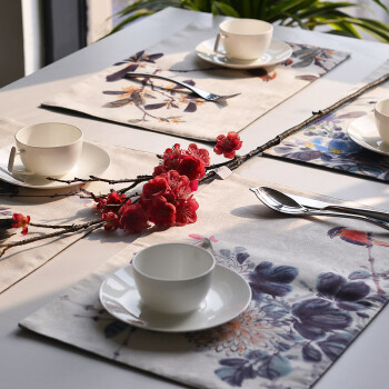 
                                        吉祥家 新中式餐垫加厚隔热垫 鹂语芳菲 水墨花鸟餐桌垫子创意餐厅西餐垫碗垫盘垫杯垫桌垫子 餐垫燕歌行-墨色底25*43cm                