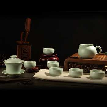 
                                                            东道汝窑吉祥盖碗茶组 （粉青）                