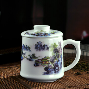 
                                        敬瓷坊 景德镇陶瓷茶杯 茶杯三件套装 带盖过滤杯 内置滤胆 个人办公泡茶杯 大茶杯 老板杯 彩山水三件套                