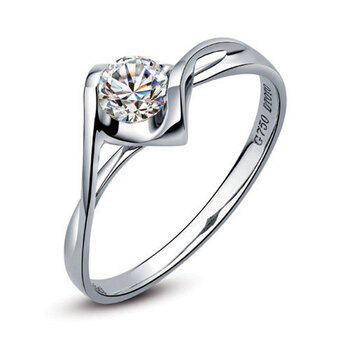 伟德bv1946官网-前TVB小花參加瑜伽比賽勇奪一冠一季去年與富貴男友訂婚曬巨鑽