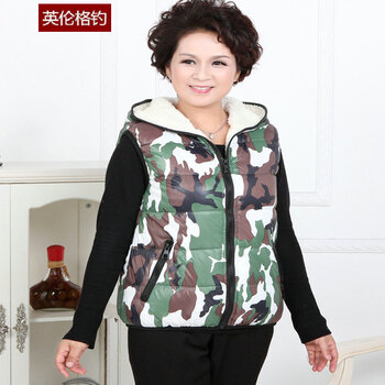 英伦格钓 <em>马甲</em>迷彩<em>中老年女装</em>韩版加厚时尚休