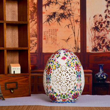 
                                        欢畅 景德镇陶瓷 青花镂空雕刻福蛋 家居饰品 工艺品摆件 装饰摆件 瓷器sz-080 五彩款                