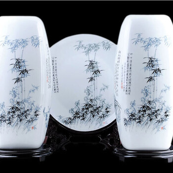 
                                                                                陶之念 景德镇陶瓷器 工艺品现代时尚家居摆件 梅 兰 竹 菊4面花 竹带底座三件套                