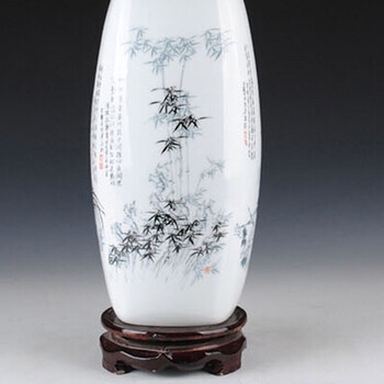 
                                                                                陶之念 景德镇陶瓷器 工艺品现代时尚家居摆件 梅 兰 竹 菊4面花 竹带底座三件套                