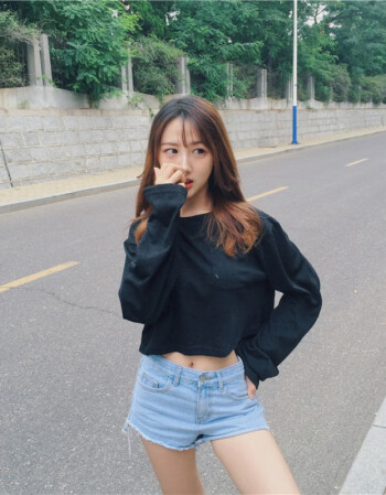 韩版女生超短装显瘦露脐t恤秋季漏肚脐潮女长袖高腰短