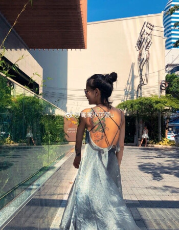夏尔维纳快手网红周周小可爱黑暗萝莉大美同款露背海边沙滩裙吊带