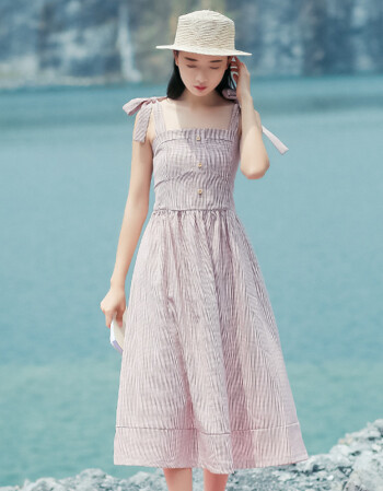 夏尔维纳小香风格子吊带连衣裙2018新款女生夏装森系文艺修身大摆中