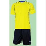 :衣服质地很好,因尺寸有些差异导致需要换货而