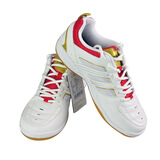 海德羽毛球鞋:这款鞋子的前面比较宽,穿着比较