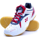 尤尼克斯羽毛球专用鞋:买大一码,穿起来显得脚