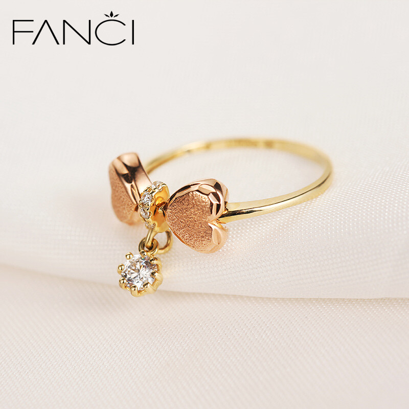 伟德bv1946官网-这届年轻人把上万元黄金剪碎贴在指尖！“黄金甲”成新年顶流“社交货币”专家解读