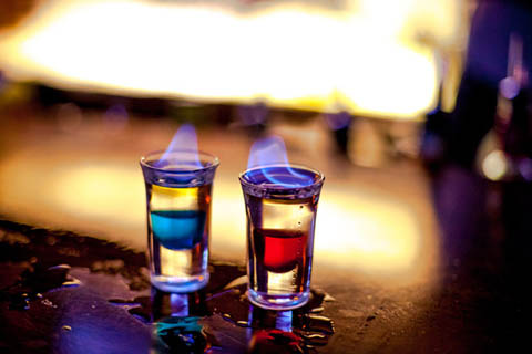 洋酒 KISS热吻鸡尾酒套餐男性款火焰燃烧 深蓝伏特加 蓝橙力娇酒_历史最低价格_就买酒