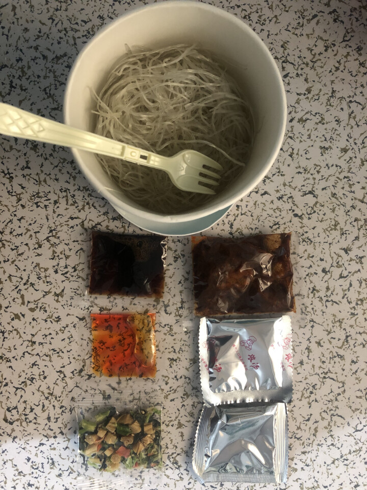 慕丝妮 蓝叫酸辣粉138g 方便面懒人速食酸辣米粉红薯粉丝 好吃的休闲食品宵夜 1盒装怎么样，好用吗，口碑，心得，评价，试用报告,第3张